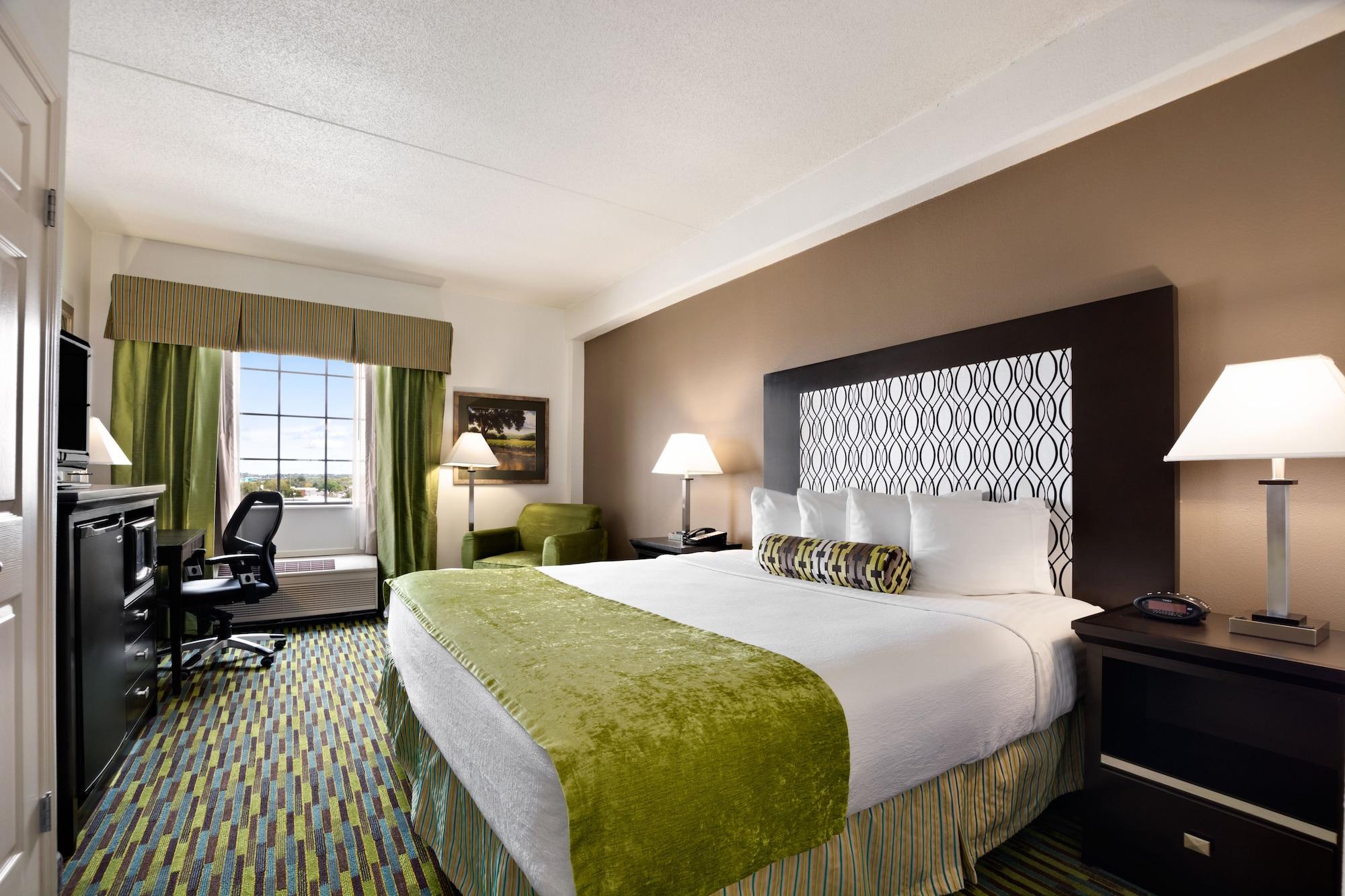 Wyndham Garden Wichita Downtown Hotel Exterior foto